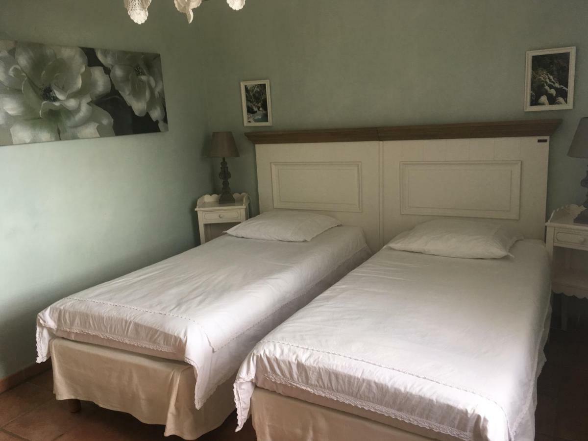 La Ferme Du Petit Segries Bed And Breakfast Мустие Сен Мари Екстериор снимка