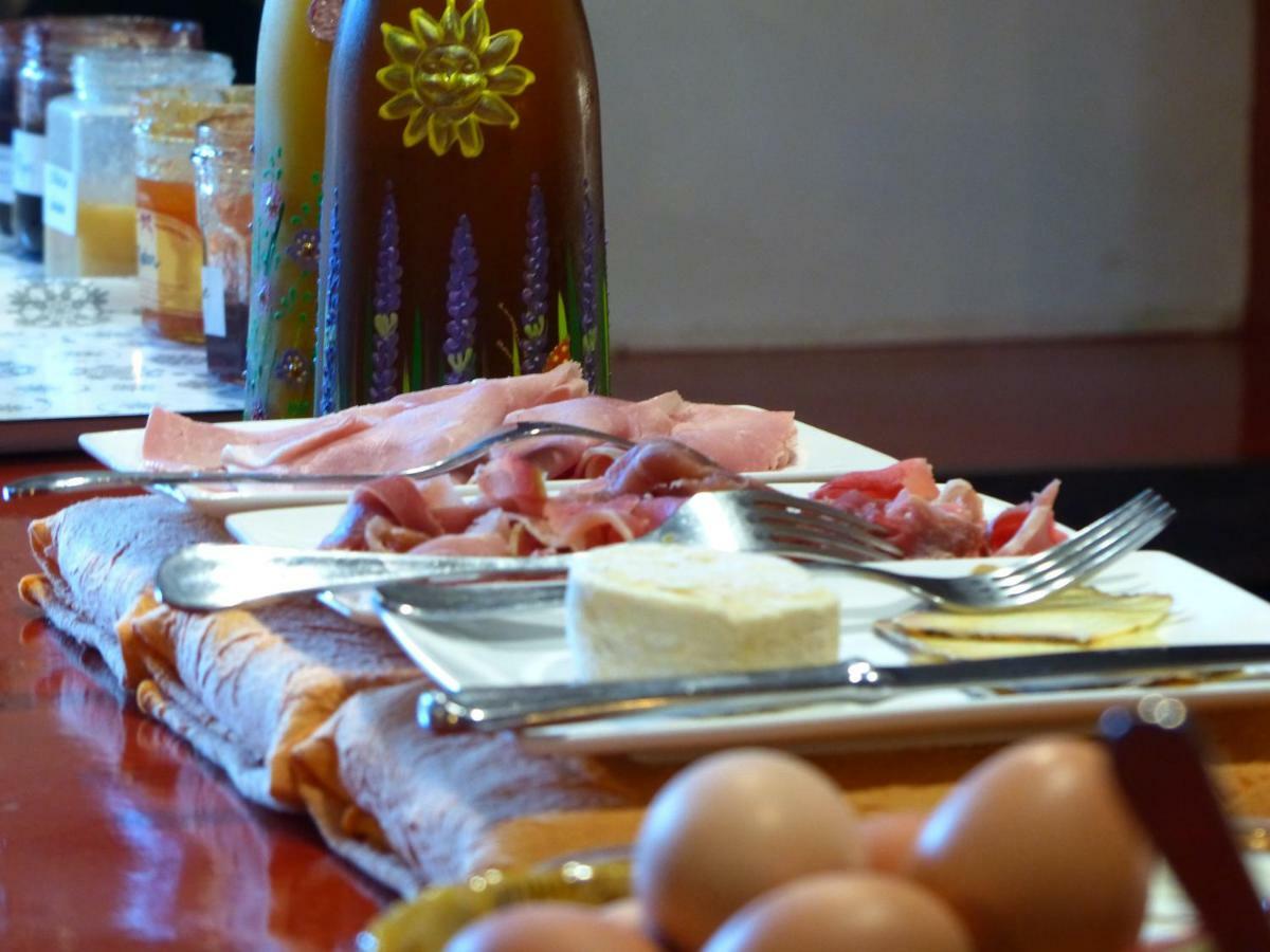 La Ferme Du Petit Segries Bed And Breakfast Мустие Сен Мари Екстериор снимка